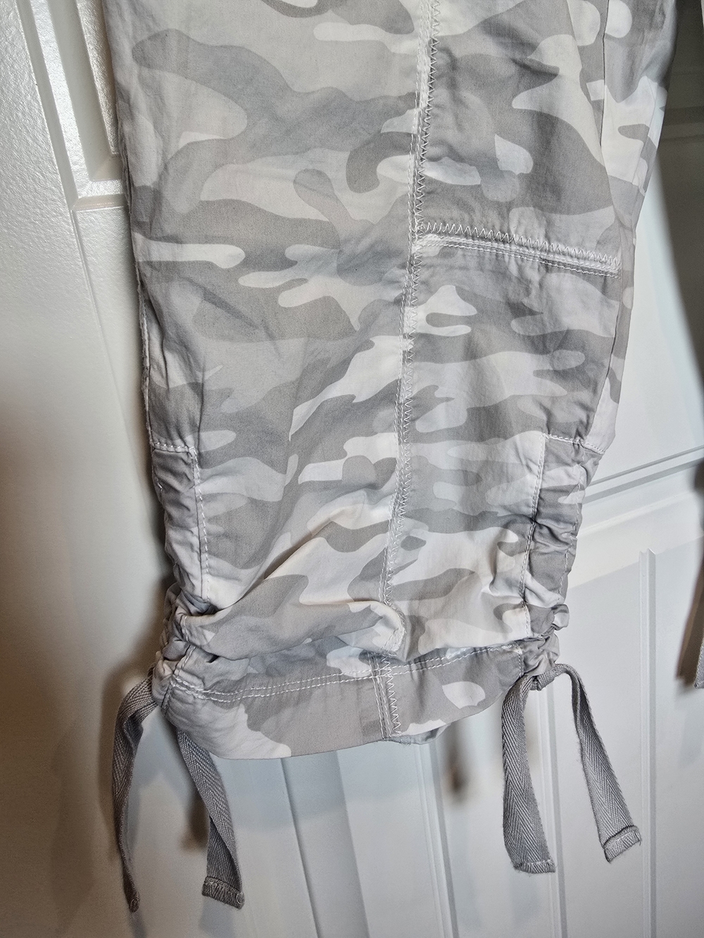 Calvin Klein Gray Camo Drawstring Cargo Capris - Picture 2 of 5